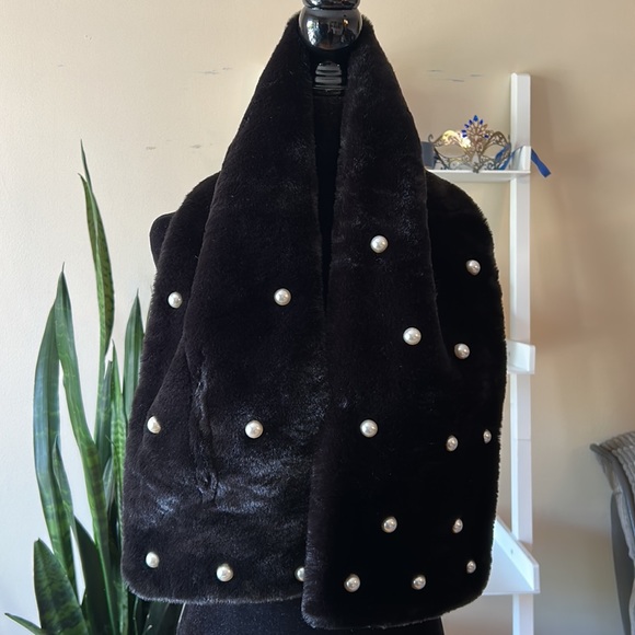 FAUX FUR black soft scarf with pearls appliqués 42.5 inches long - Picture 10 of 10